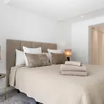 20600 - Luxurious Beachside Villa Near Marbella