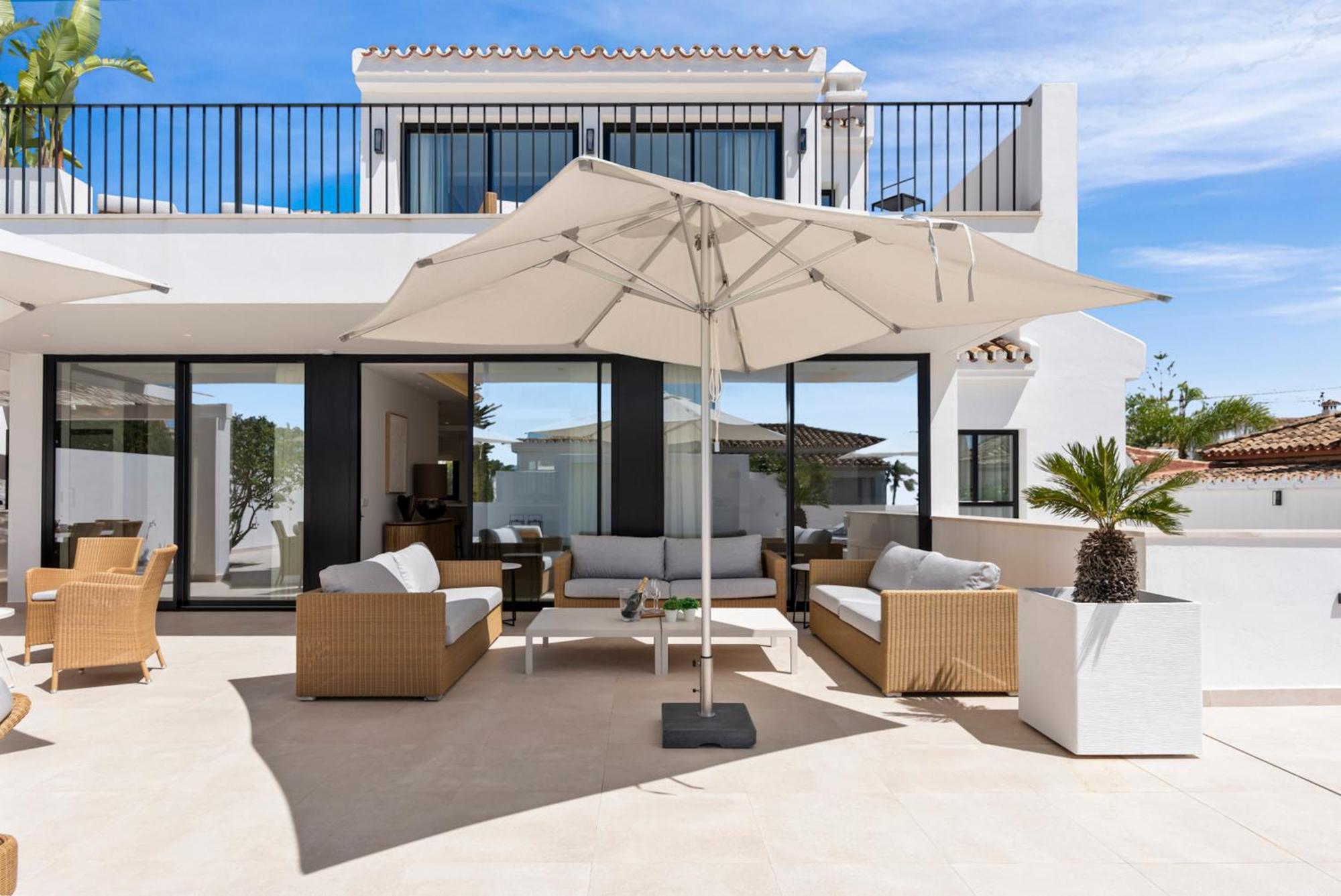 20600 - Luxurious Beachside Near *