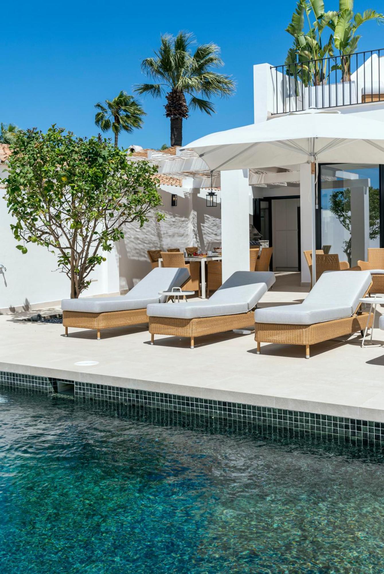 20600 - Luxurious Beachside Near * Marbella